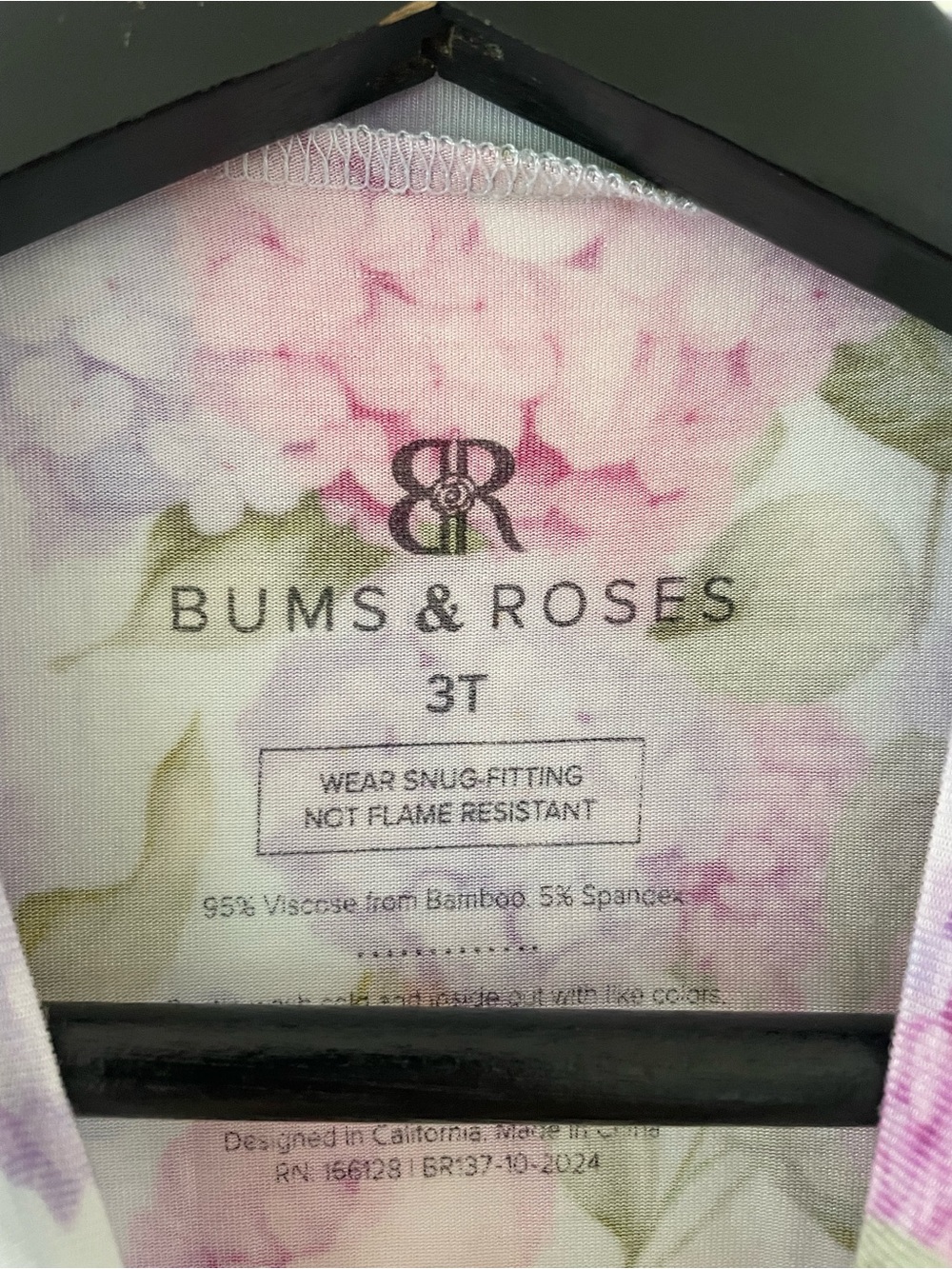 Bums & Roses Roses and Hydrangeas Pajama Set Size 3T - Picture 4 of 4